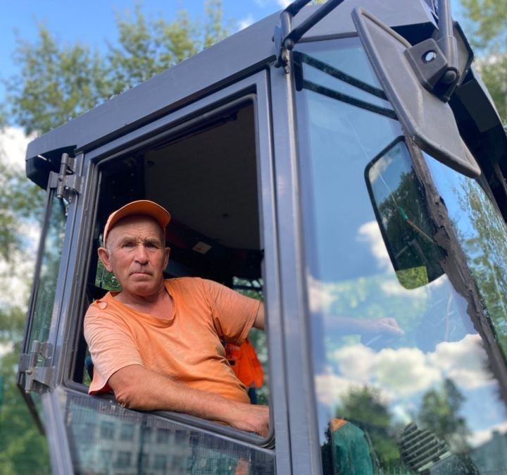 Николай Минеев Зәй автомобиль юллары идарәсендә 17  ел хезмәт итә