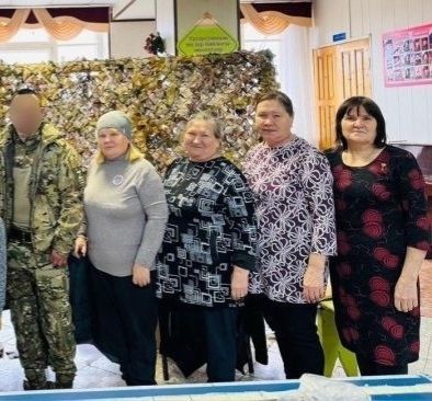 Сарсаз-Багражда маскировка челтәрләре үрүчеләр янына хәрби егет килде