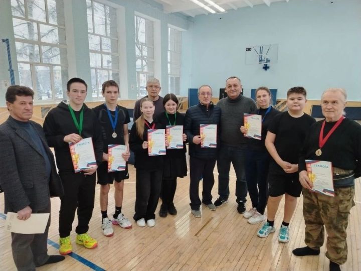 Якты Күл егетләре командасы өстәл теннисында беренчелекне яулады