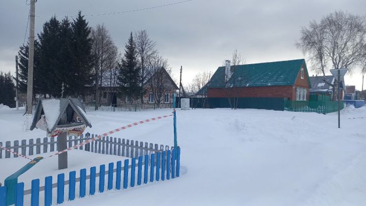 Колбагышка килүчеләрне авыл башында чачауник каршы ала, күпердән чыккач та чачауник озатып кала