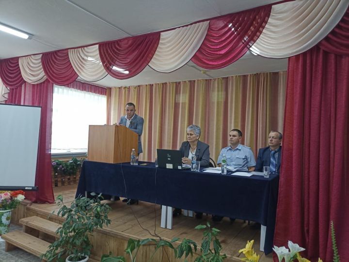 Түбән Үрәстә узган халык җыенында башкарылган эш нәтиҗәләре турында сөйләштеләр