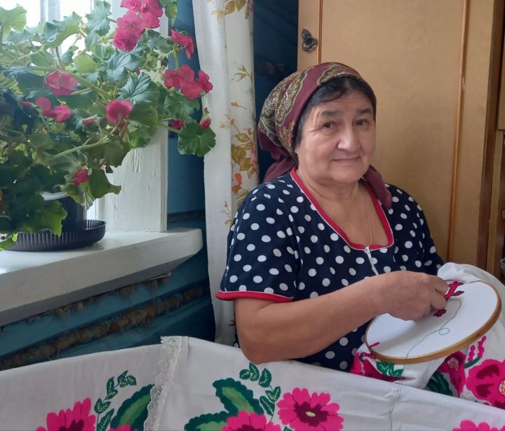 Колбагыштан Валентина Воробьева: «Ирем кызурак холыклы, мин – сабыр. Ә бу тормыш иткәндә бик кирәк»