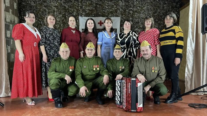 Балык Бистәсе мәдәният хезмәткәрләре Колышчыларга  бүләк ясаган