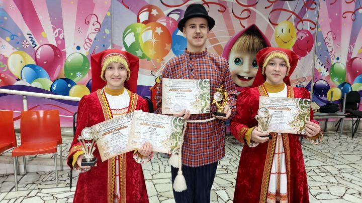 Мәләкәс балалары «Яшә, чишмә!» фольклор конкурсында катнаштылар