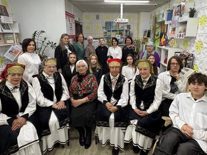 Түбән Камада «Сүрәкә» ансамбле солистлары белән очрашу булды