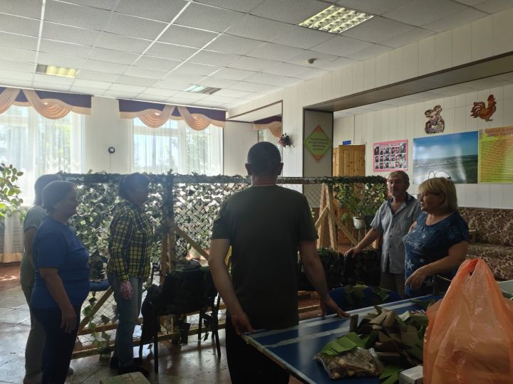 Сарсаз Багражда СВОдан ялга кайткан хәрби белән очрашканнар