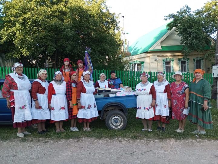 Юкәчедә Казанский бәйрәменә яулык җыйганнар