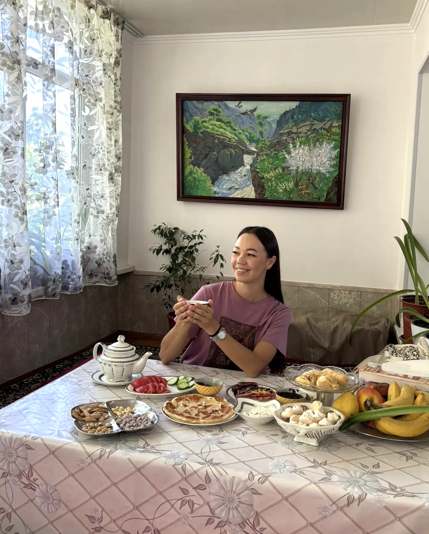 Кодалар өендә топчанда утырып чәйләр эчтек 
