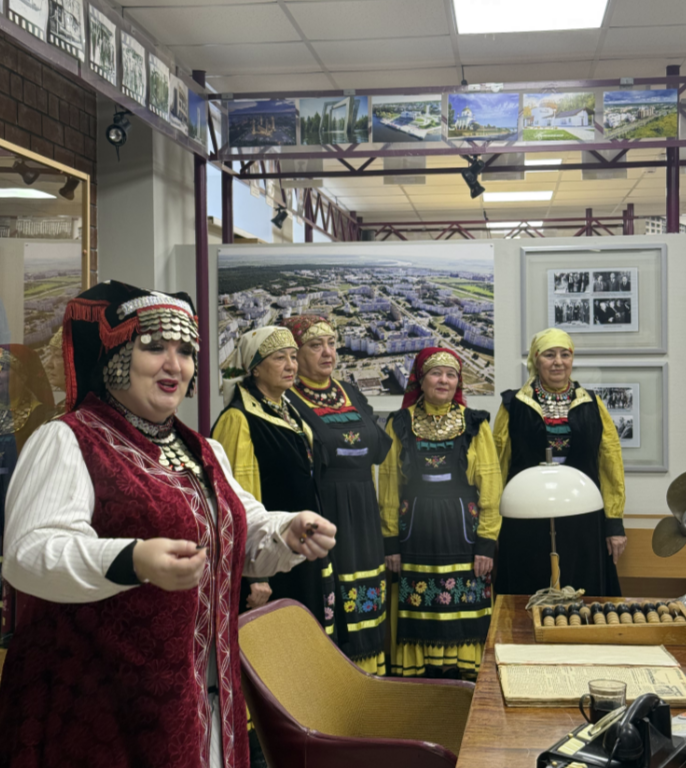 Руководитель народного фольклорного ансамбля кряшен «Сурякя» — Ольга Валиуллина