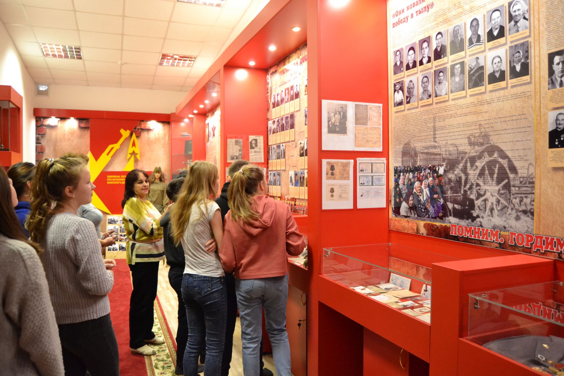 Школьники посёлка Татарстан посетили экскурсию в музей боевой славы «Патриот»