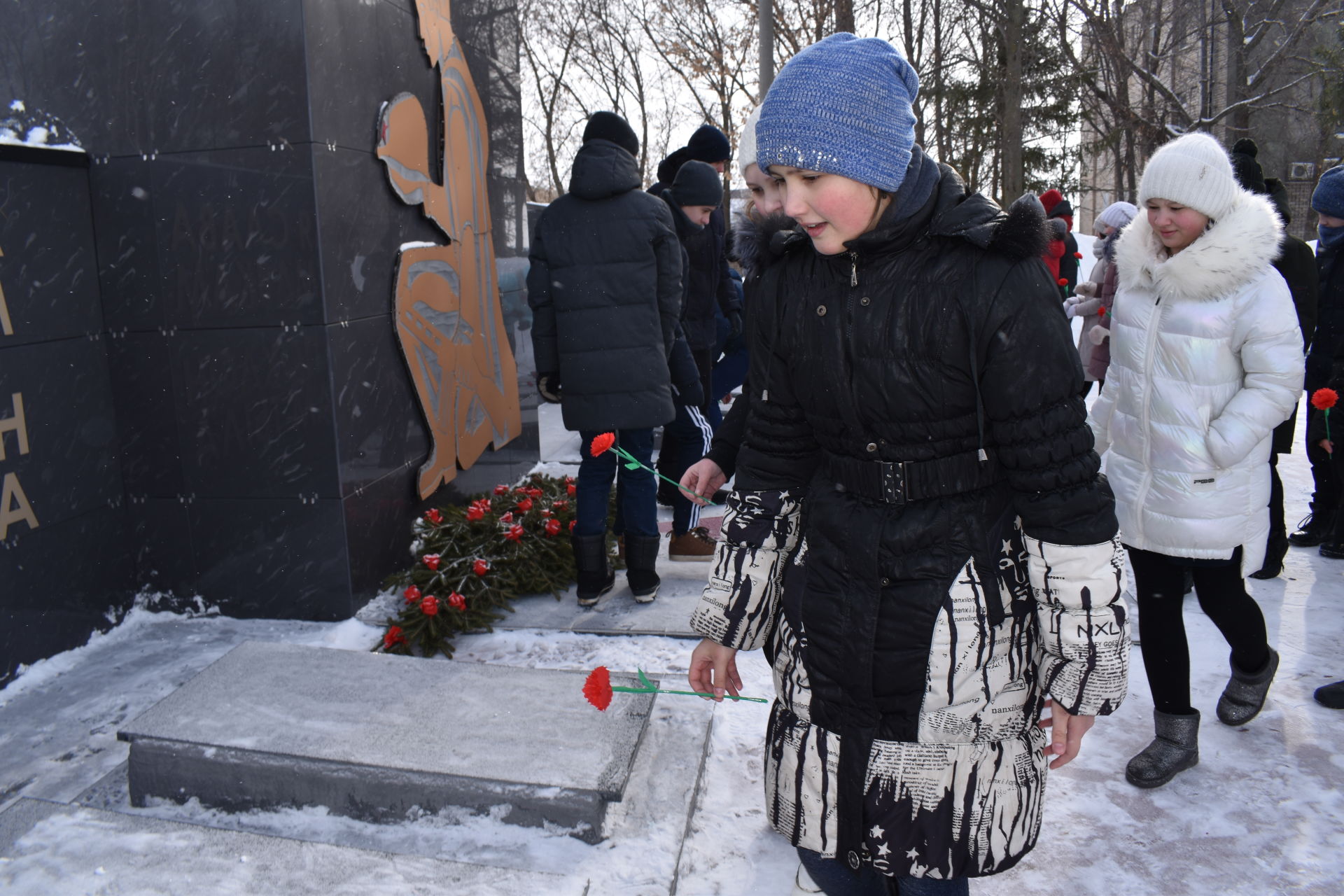 Митинг солдат. Памятники в пгт Пышма. 20 Январь солдат. Состоялся митинг у памятника с участием членов совета ветеранов. Школа поселок реконструктор памятник.