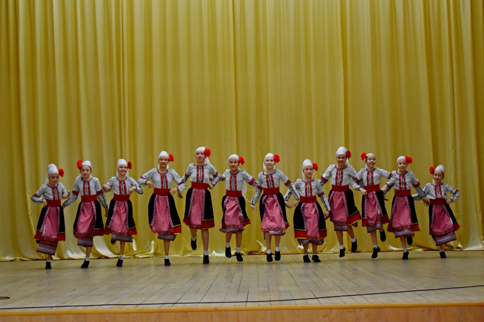 В поселке Татарстан прошел праздничный концерт к Международному женскому дню