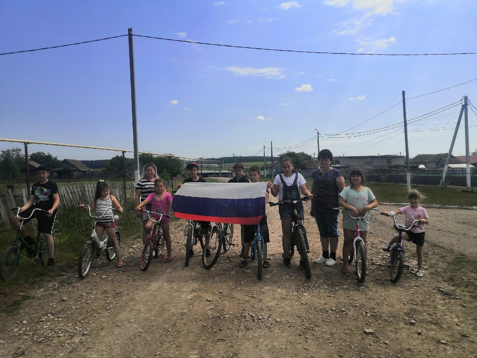 В Верхнем Багряже прошел велопробег ко Дню России