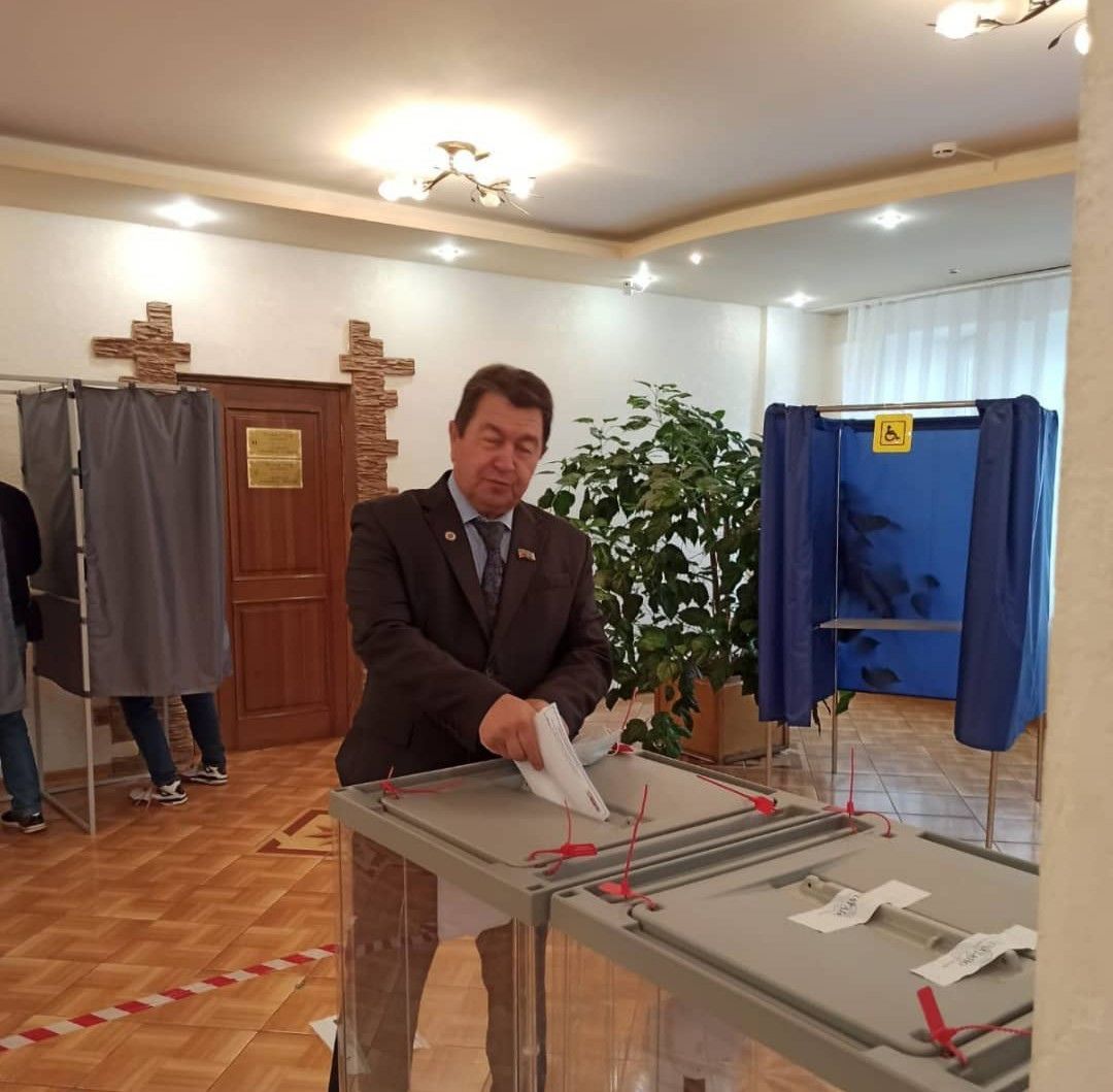 Виталий Агапов, Владимир Васильев, Лариса Басырова отдали свои голоса на выборах в Госдуму РФ
