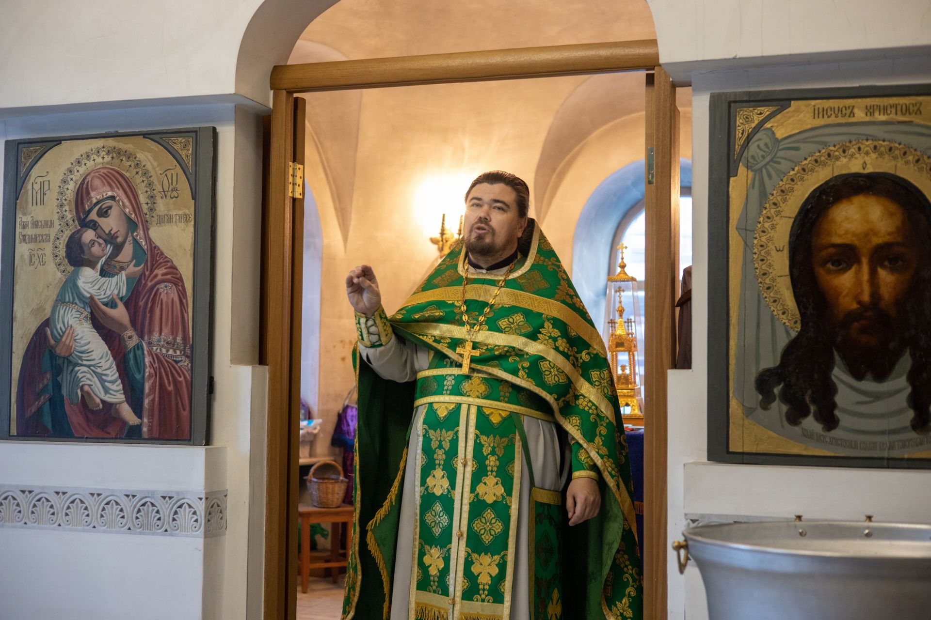 В Тихвинском храме прошло богослужение в честь первого священника-кряшена