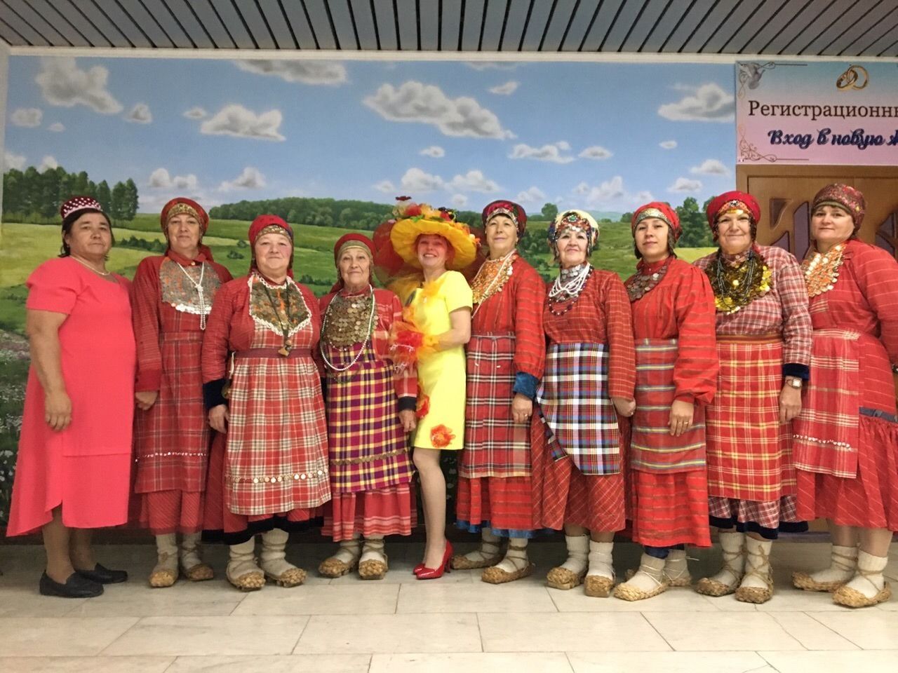 Новобалыклинцы приняли участие в фотоконкурсе «Поэзия национального костюма»