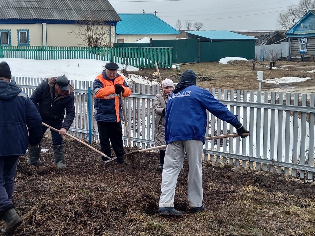 В селе Субаш прошел субботник перед Светлой Пасхой