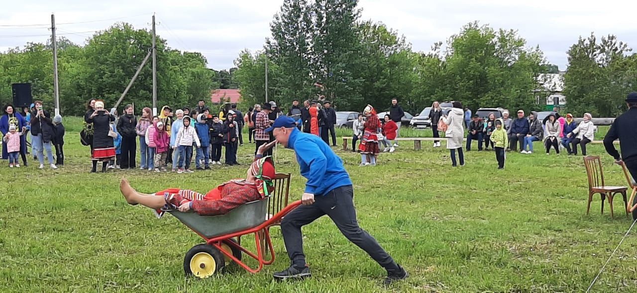 Иске Гришкин авылында Тройсын бәйрәмен гөрләтеп уздырганнар