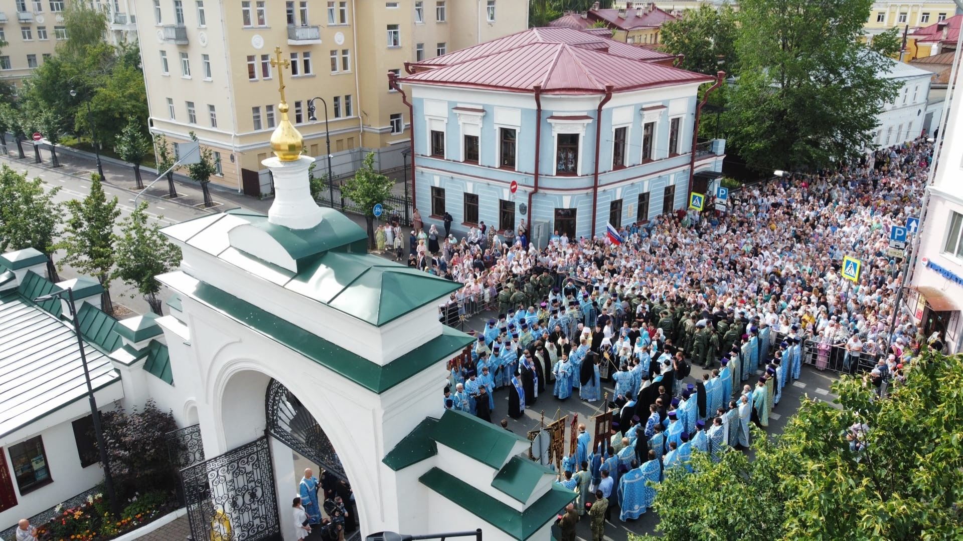 В Казани состоялся традиционный крестный ход с Казанской иконой Божией Матери