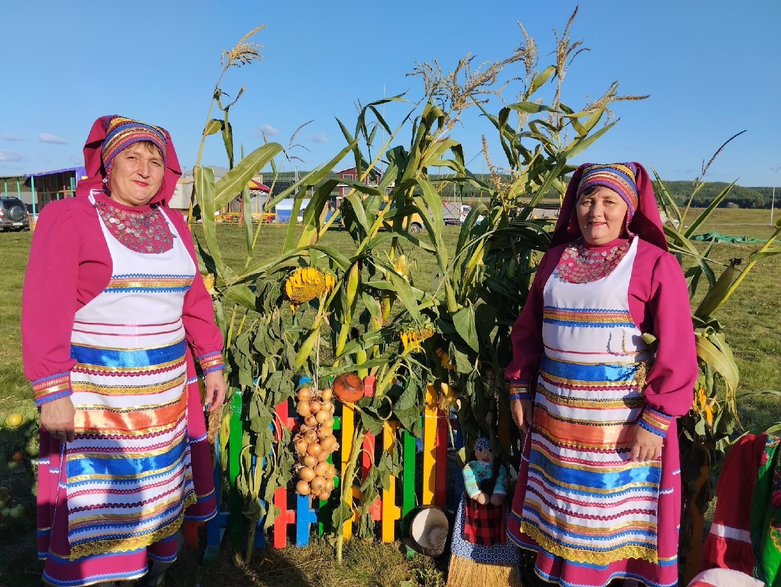 Село-Чуралылар бәйрәмдә чабата биюен өйрәтү буенча мастер класс уздырганнар