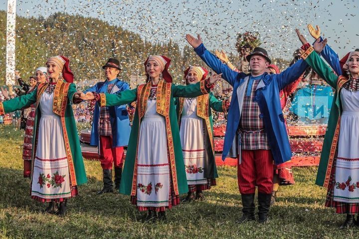 «Бәрмәнчек» ансамбле яңа сезонга әзерләнә