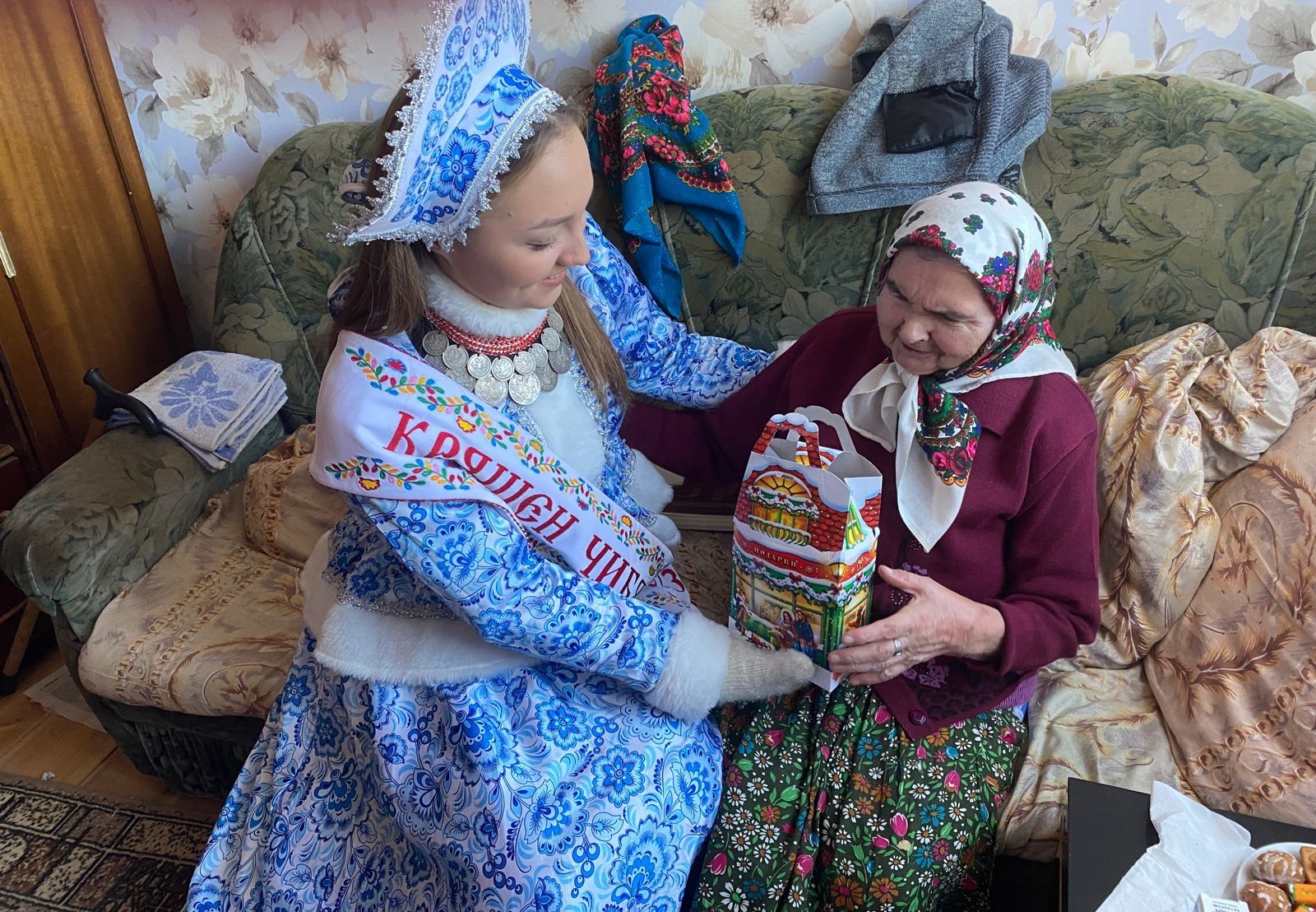 Субаштан Анжелика Павлова олыларны Рождество белән котлаган