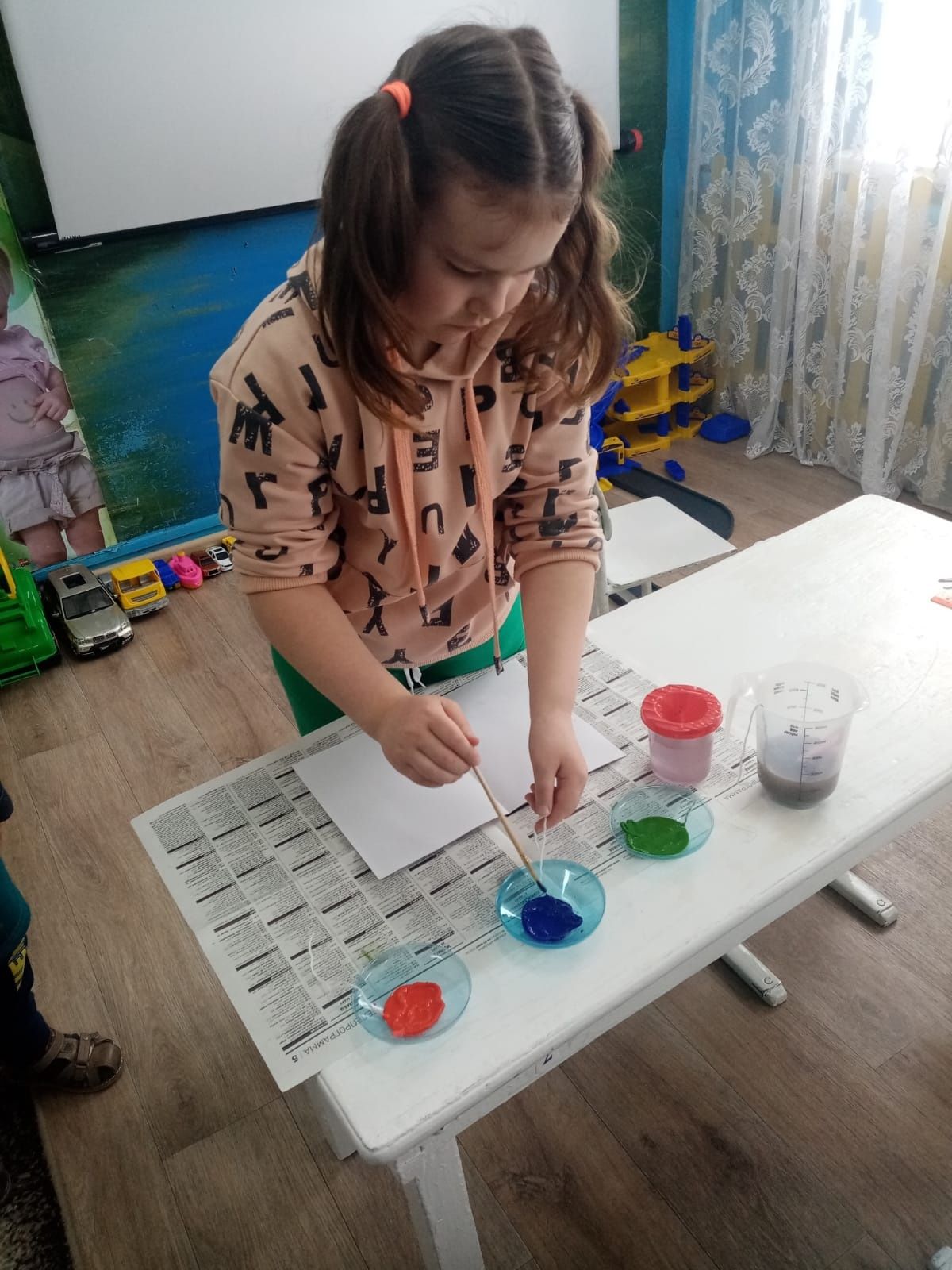 Үрәсбаш балалар бакчасында җептән картина эшләргә өйрәнәләр