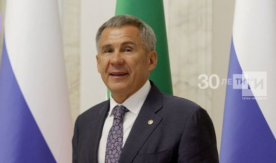 Татарстан Республикасы Рәисе гүзәл затларыбызны бәйрәм белән котлый