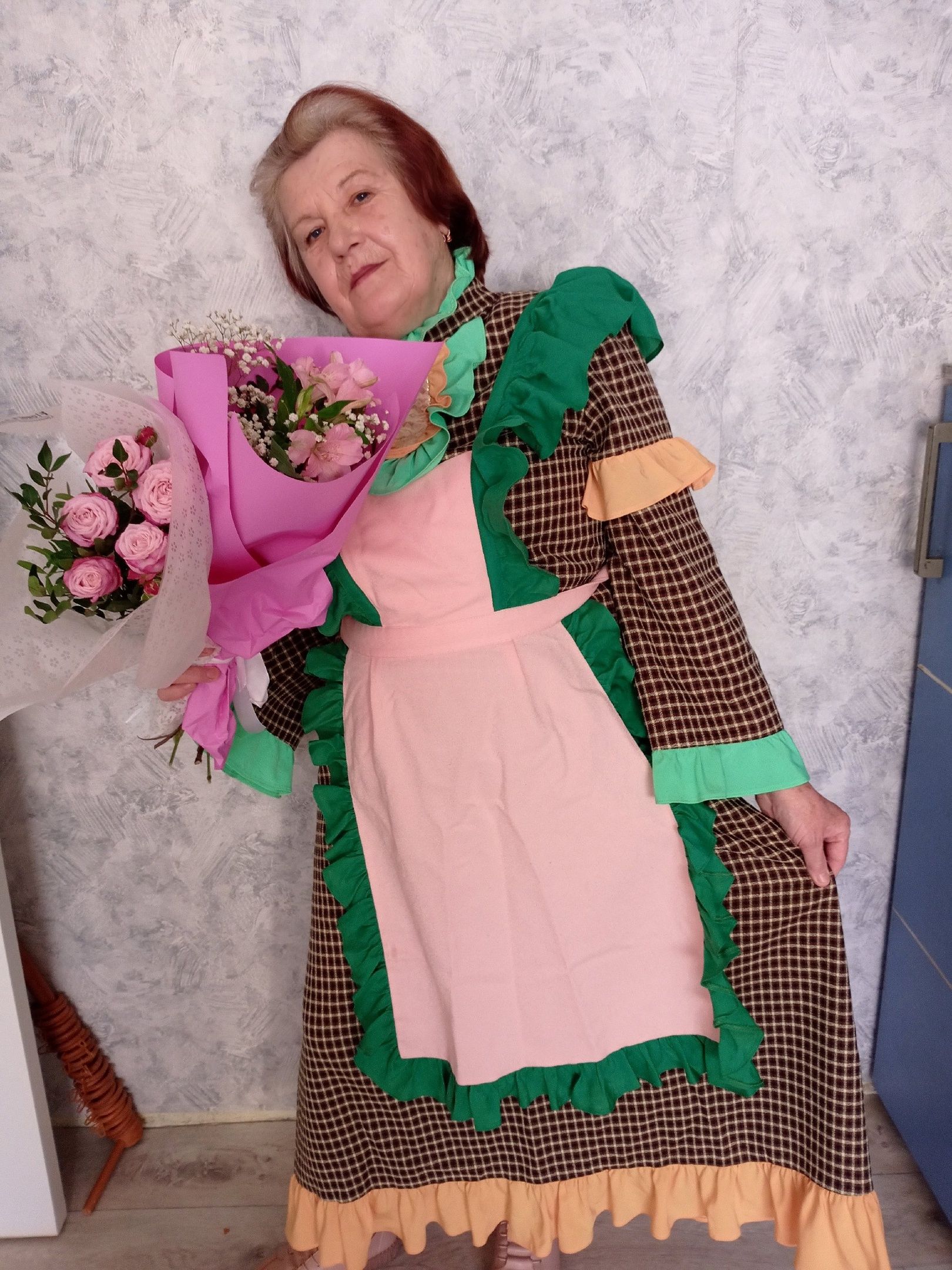 Зәйдә яшәүче карендәшебез Клавдия Максимова Олы көнгә күлмәк тегә