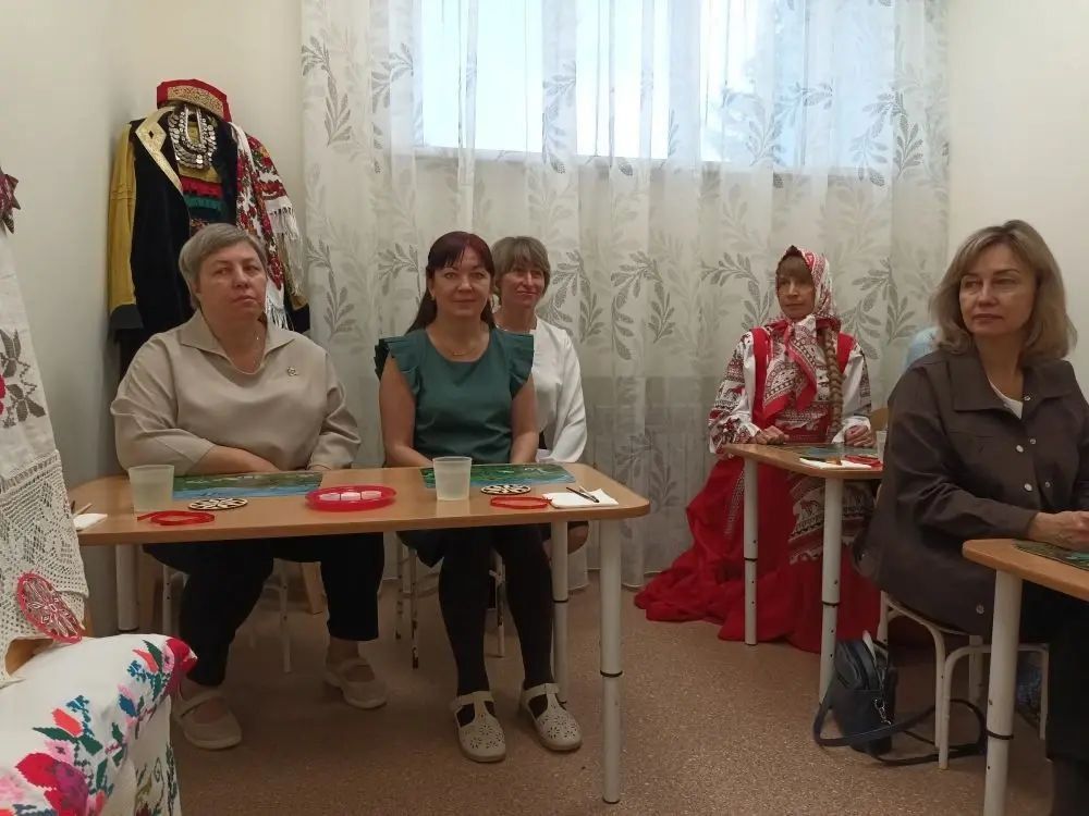 «Баш чишмә» ансамбле хореографы Надежда Кузьмина балалар бакчасында мастер-класс күрсәткән