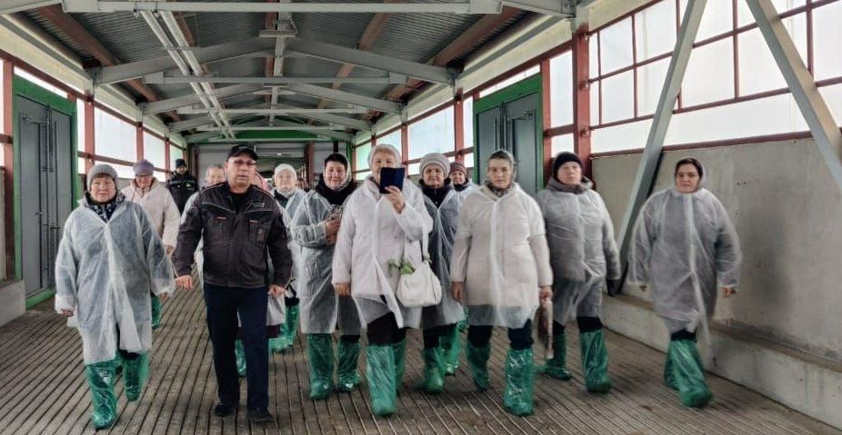 Кайбычта хезмәт ветераннары райондагы хуҗалыкта сәяхәттә булганнар