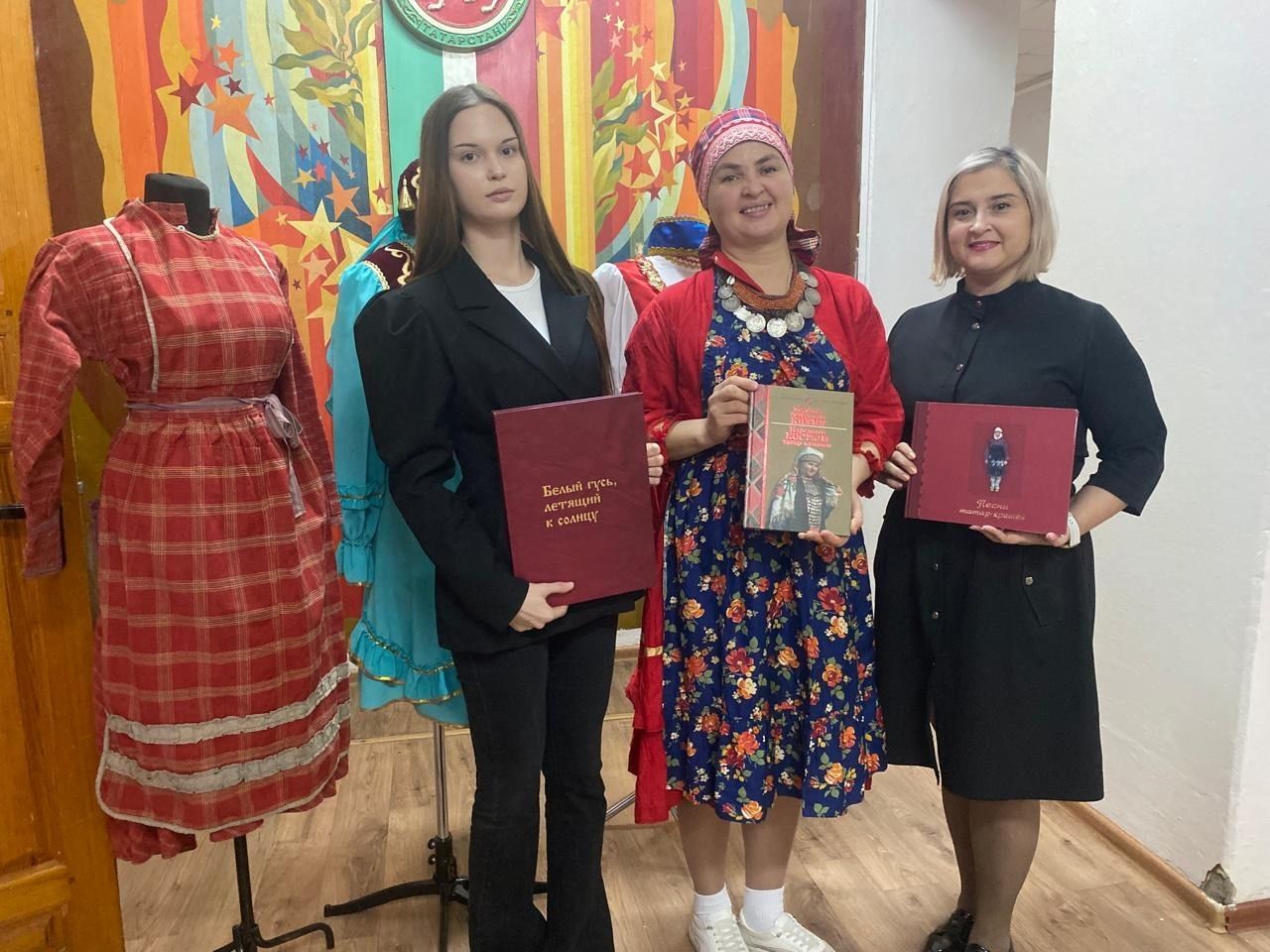 Түбән Камадан Ирина Калмыкова республика күләмендәге конкурста керәшен киемнәре турында сөйләгән
