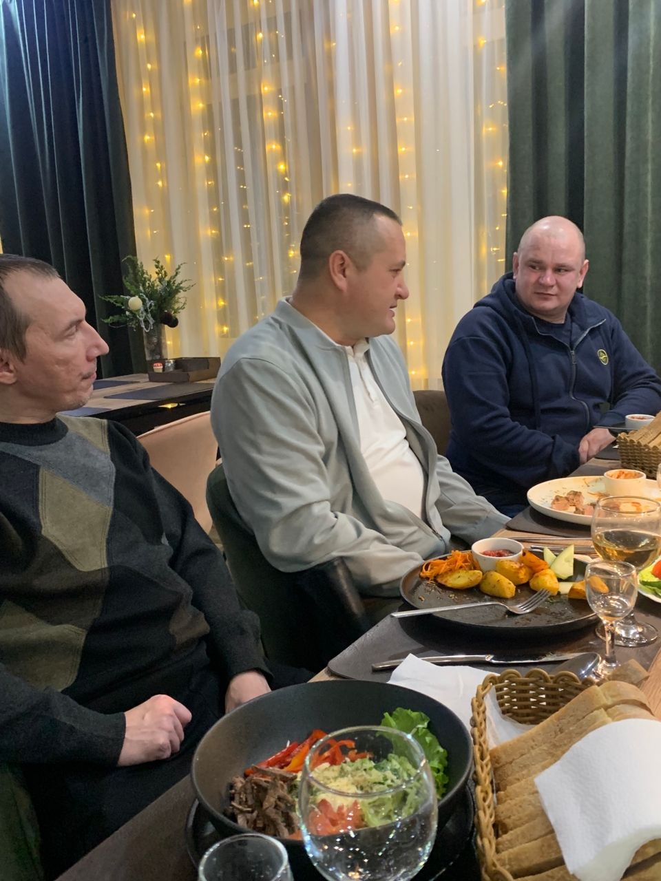 «Сез безнең өчен геройлар»:  Зәй керәшен оешмасы ялга кайткан хәрбиләрне кунакка җыйды