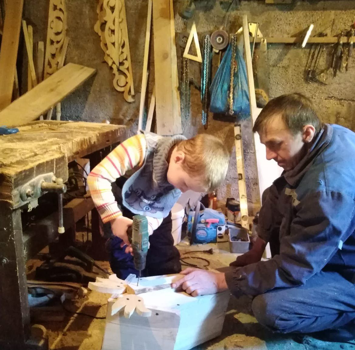 Олы Шүрнәктән Александр Чайниковның кулында агачлар да «җанлана»