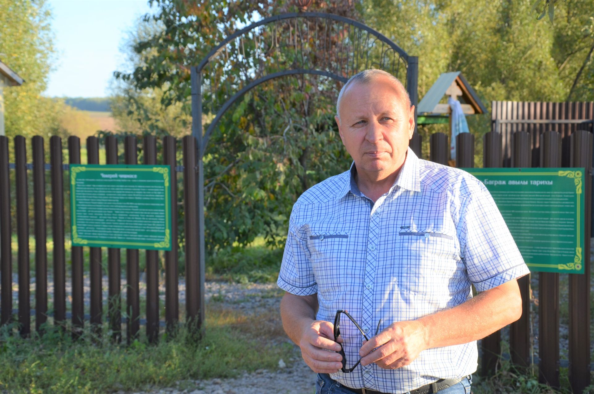 Сарсаз авыл җирлеге башлыгы Павел Минеев: «Көрәгеңне тотып, алдан барсаң, халык иярә»