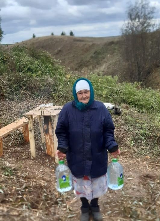 Керәшен Казысында  Валя түти чишмәләр чистартуда да башлап йөри