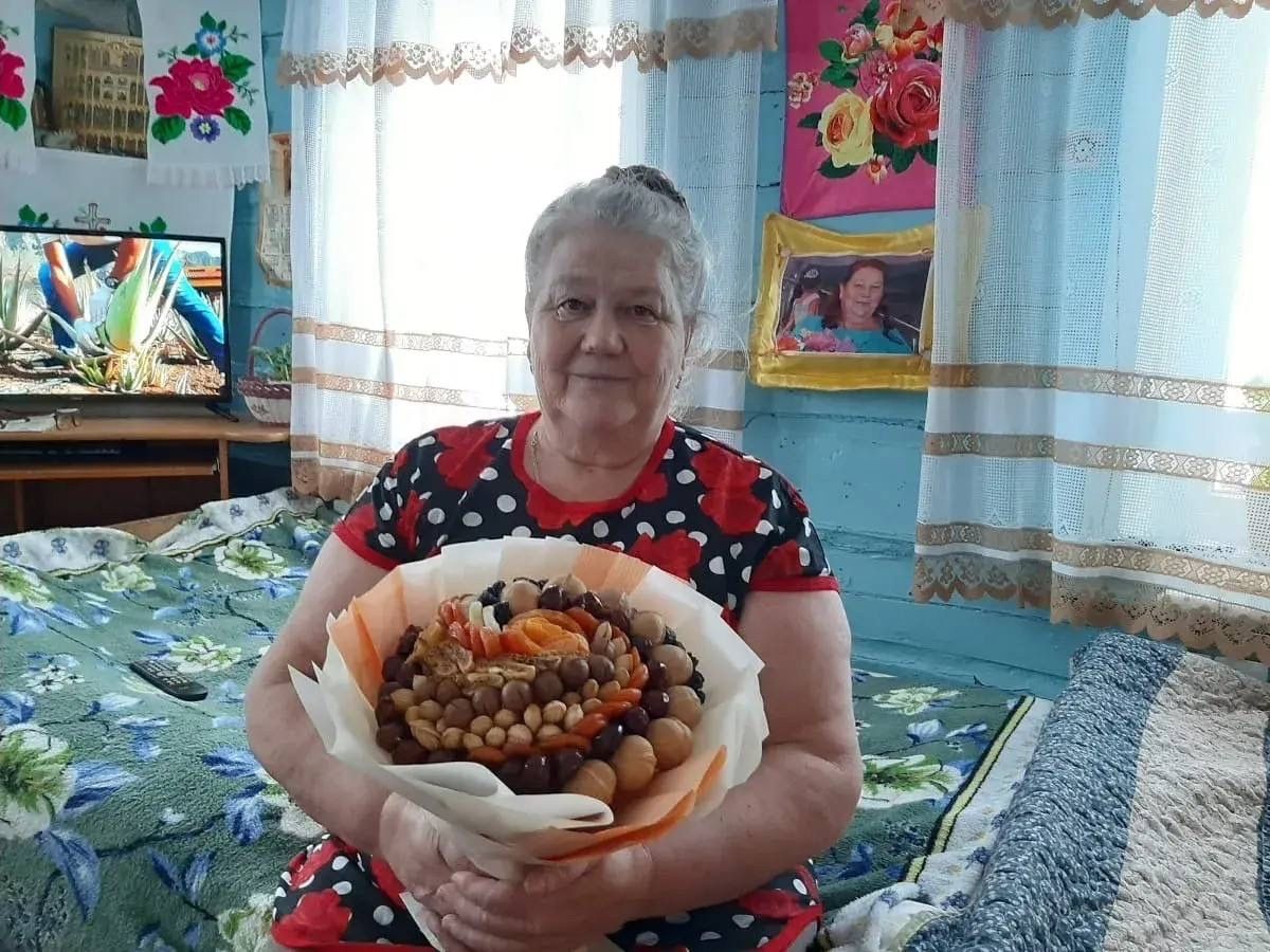 Хезмәт ветераны Анастасия Кукина тырышлыгы, тынгысызлыгы белән кояштай нур сибеп яши