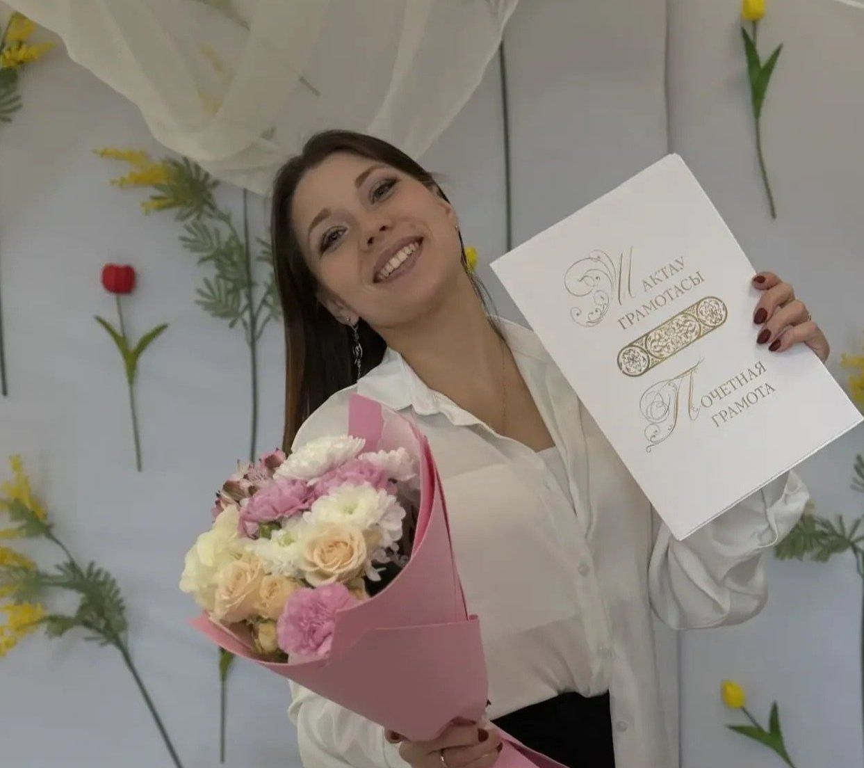 Иске Гришкиннан Мария Япаева мәдәният министрлыгының Мактау грамотасы белән бүләкләнде