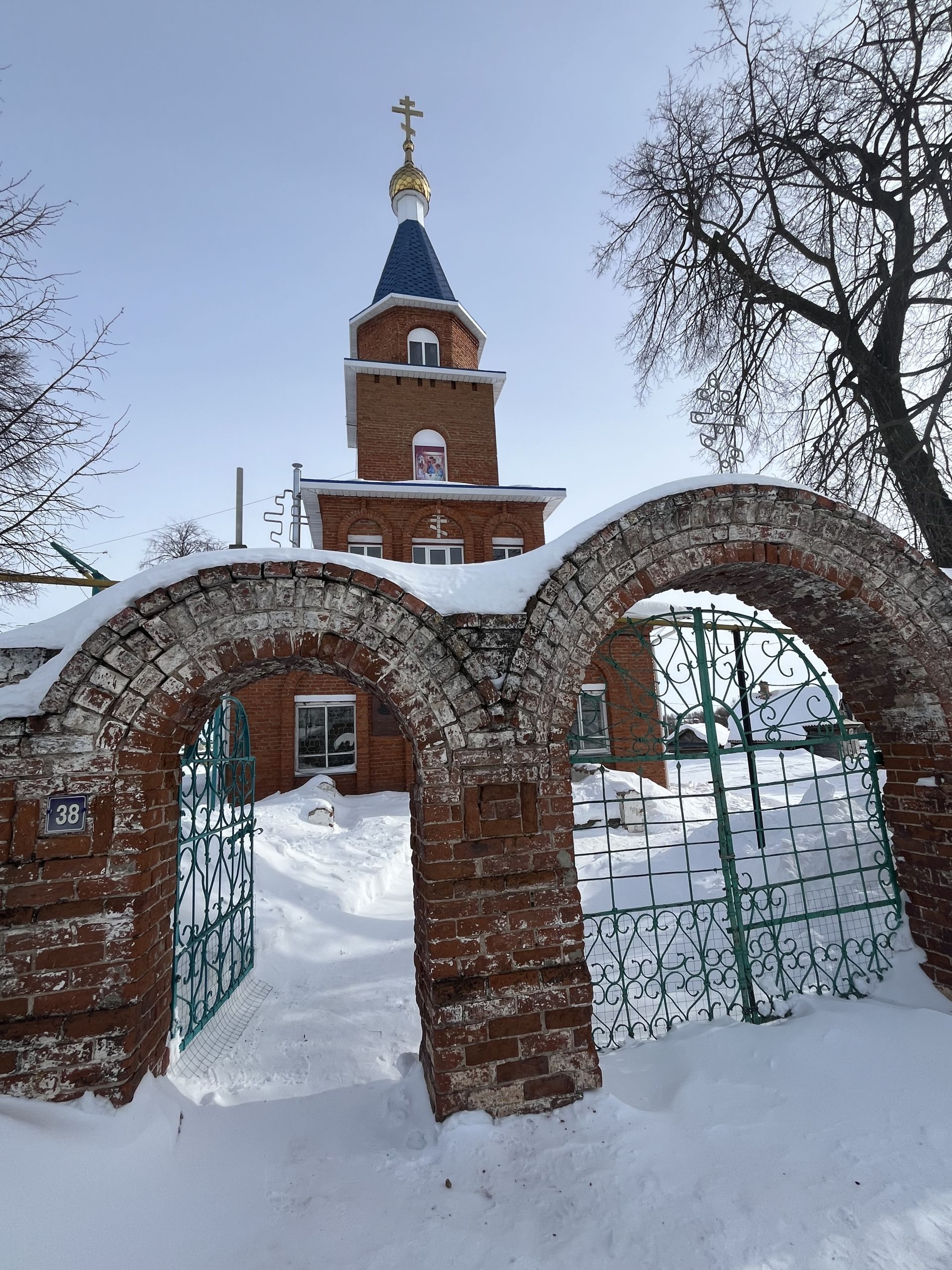 «Изге гамәлдән беркем дә читтә калмый»: Югары Чураның Изге Троица чиркәвендә ремонт эшләре дәвам итә
