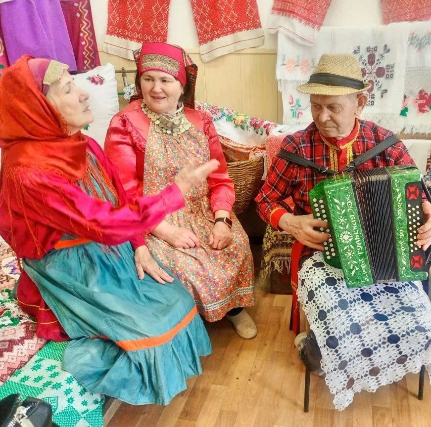 Сандык – кичәнең төп «герое»: Чистайда әбиләр сандыгында сакланган мирас белән таныштылар
