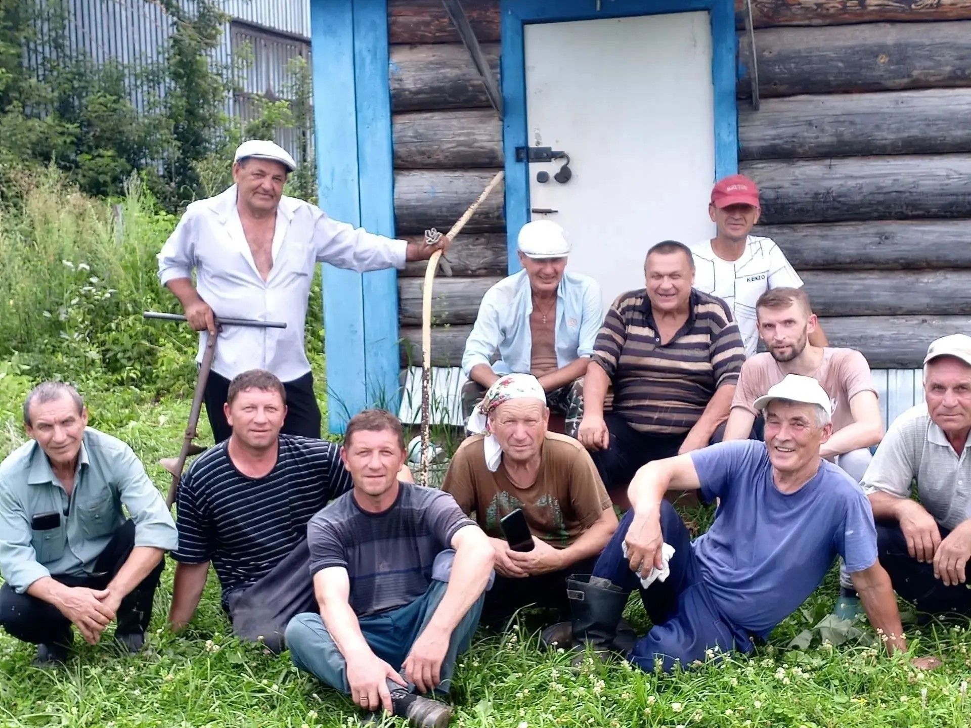 Кадер авылы халкы зиратны гел тәртиптә тота