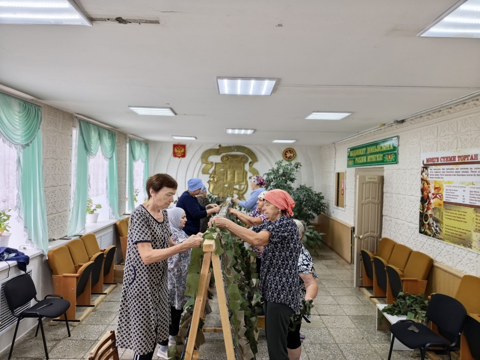Дүрт Мунча авыл җирлеге волонтерлары 700нче маскировка челтәрен үрделәр