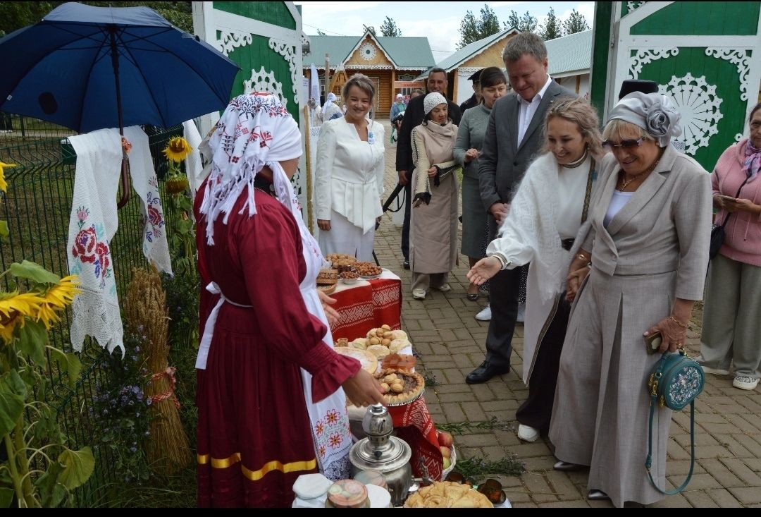 Бирдебәк клубы районда узган «Авыл көне»ндә һәм «Бистә шәле» фестивалендә катнашты