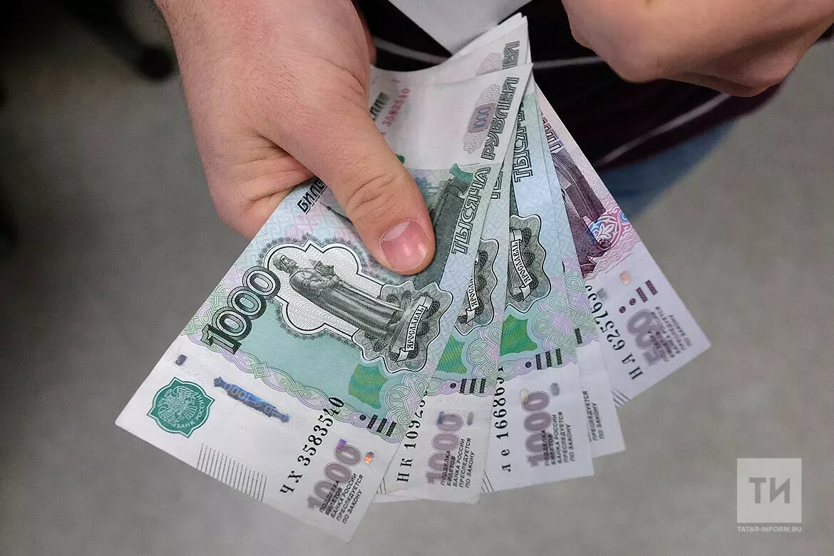 Татарстанда кайбер кешеләр август өчен арттырылган хезмәт хакы алачак