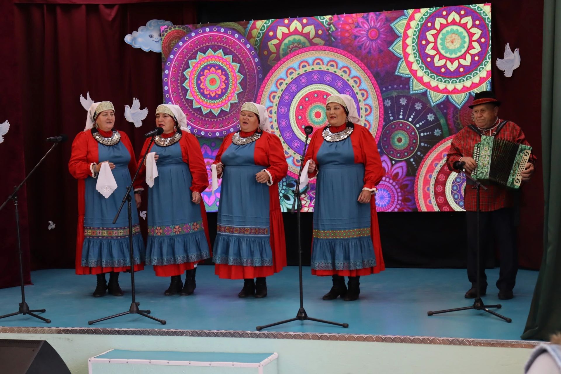 Ленинодан «Сүрәкә» ансамбле төбәкара фестивальдә керәшен культурасын күрсәтте