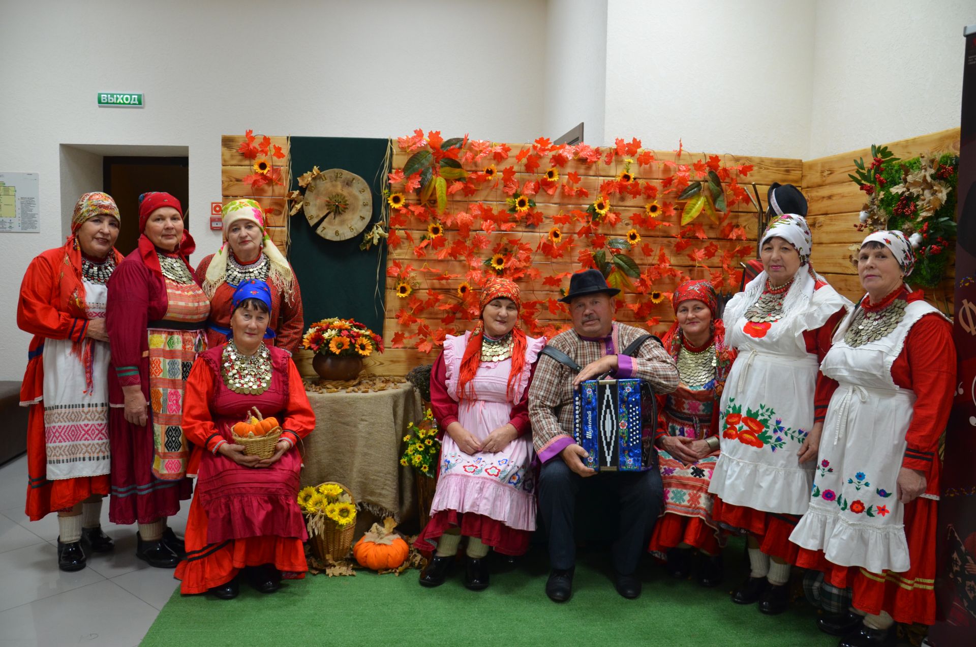 Җәкәү йортындагы «Покрау утырмасы»нда «Җиңгәчәйләр» ансамбле