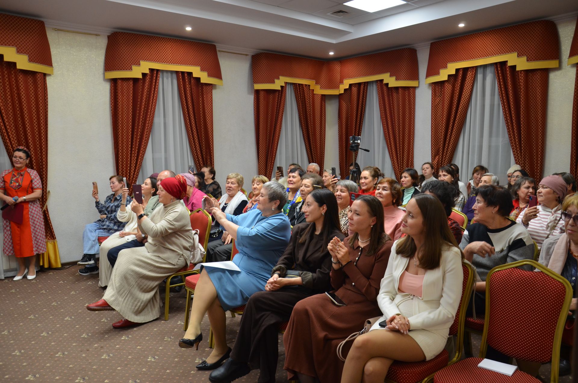 Җәкәү йортындагы «Покрау утырмасы»нда «Җиңгәчәйләр» ансамбле