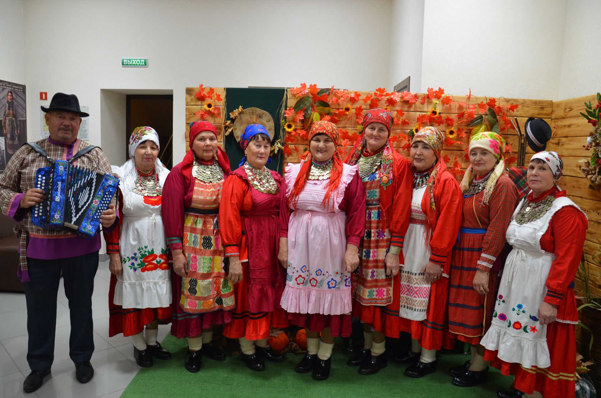 Җәкәү йортындагы «Покрау утырмасы»нда «Җиңгәчәйләр» ансамбле