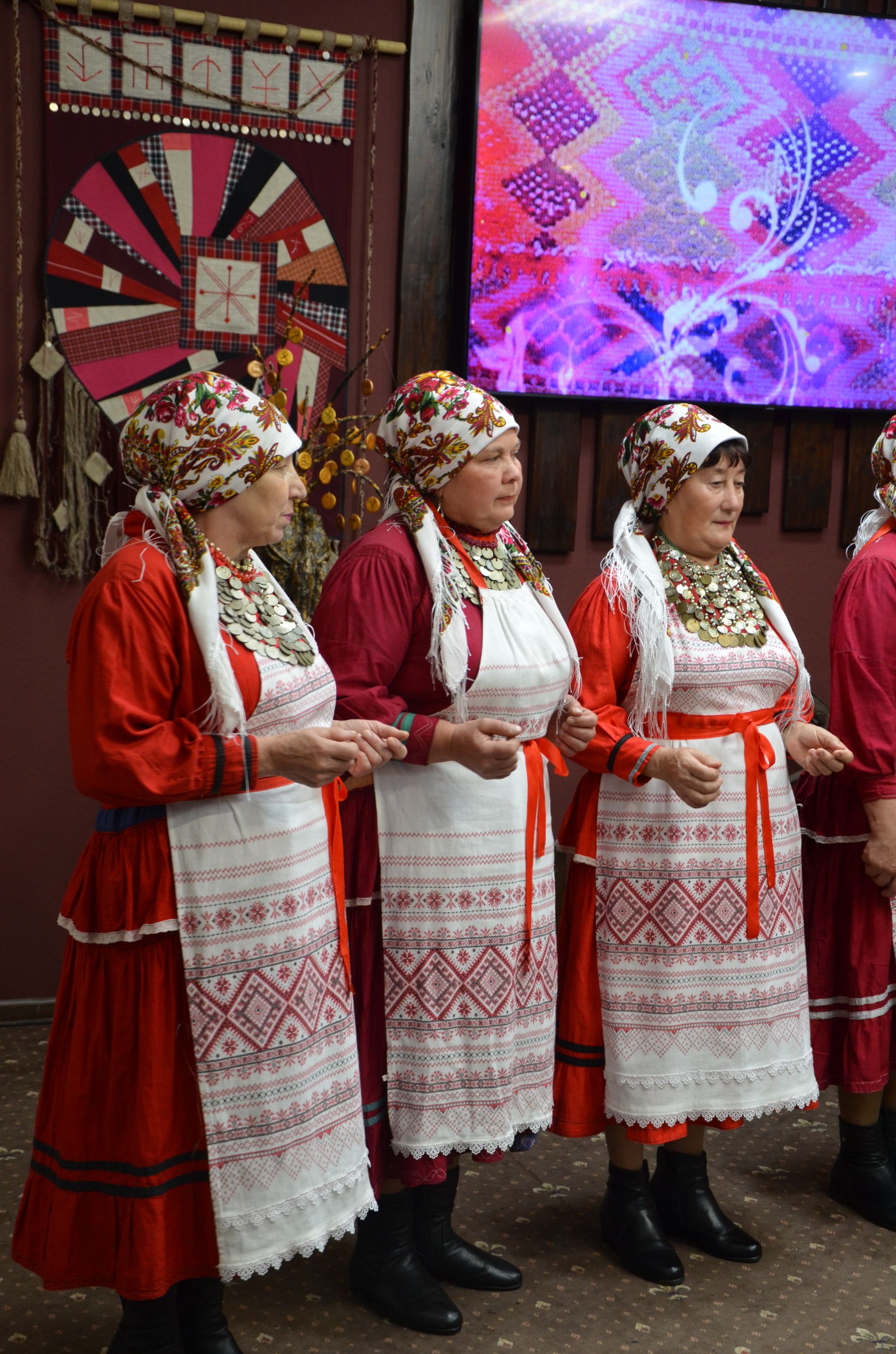 Җәкәү йортындагы «Покрау утырмасы»нда «Җиңгәчәйләр» ансамбле