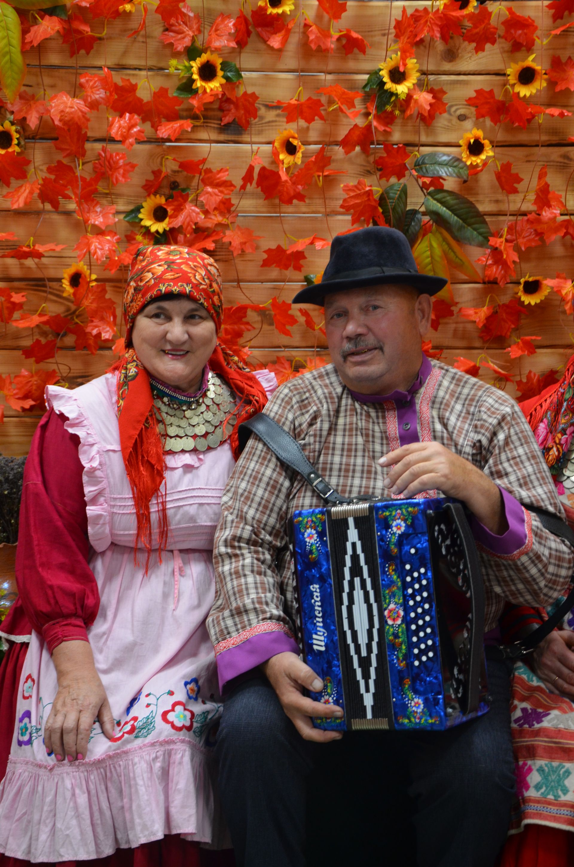 Җәкәү йортындагы «Покрау утырмасы»нда «Җиңгәчәйләр» ансамбле